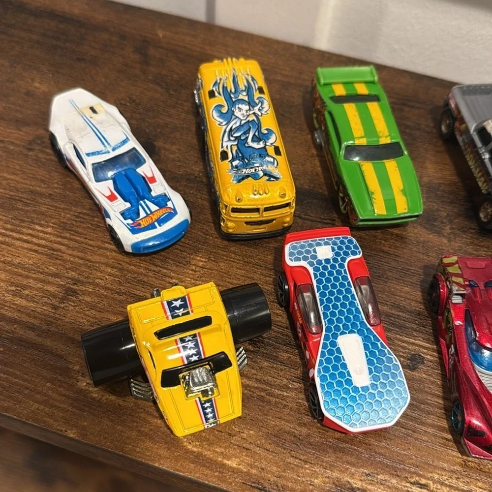 Bundle of 10 Hotwheels / unbranded From year early 2000's